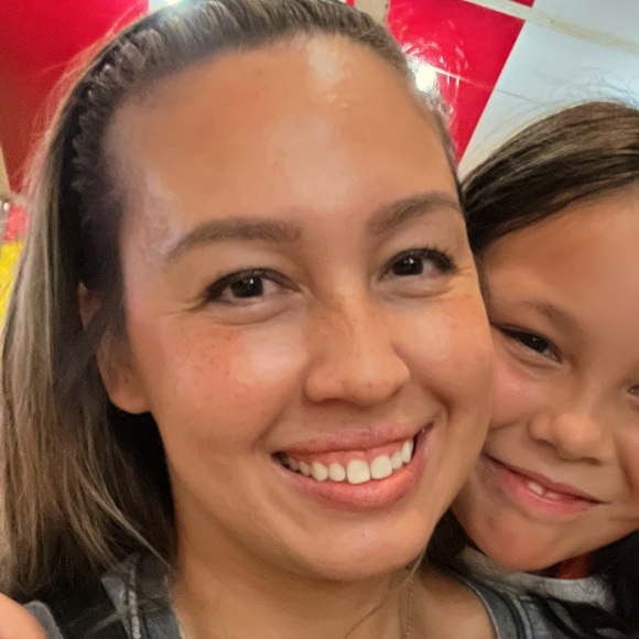 Meet your Posher, Sharon - Picture 2 of 4